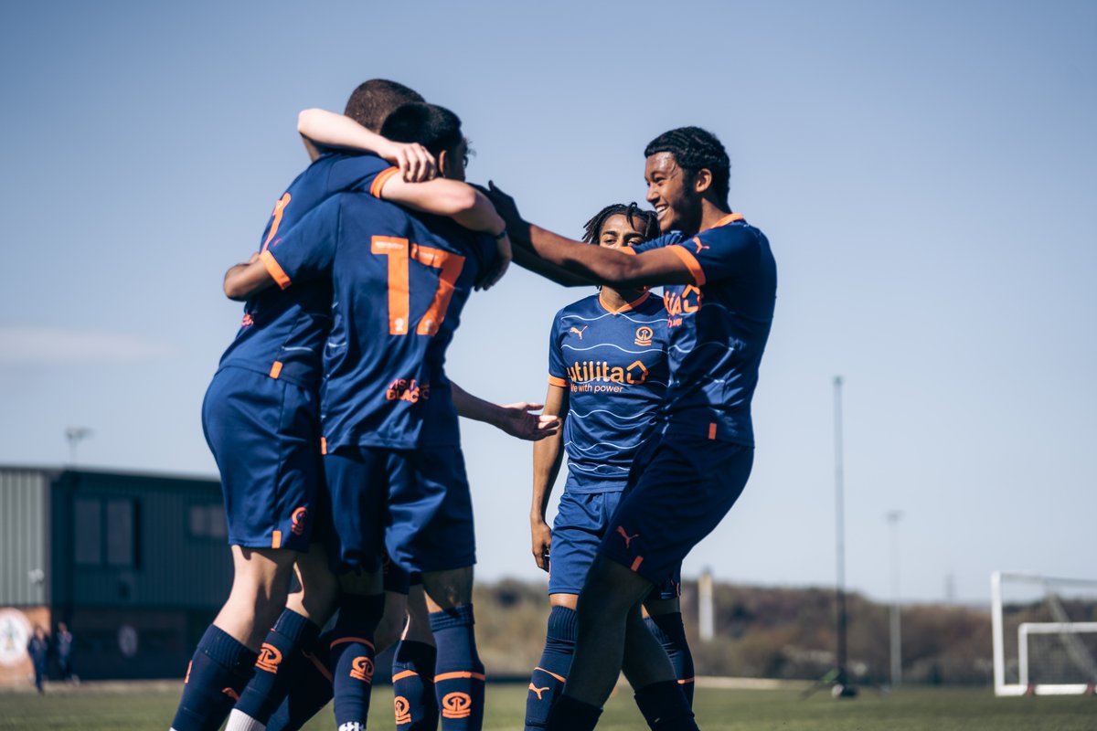 BFCYouthAcademy's tweet image. CHAMPIONS 🏆

With results elsewhere today, Blackpool are crowned EFL Youth Alliance North West champions with one game left to play.

Congratulations to Neal Eardley and the squad!

🍊 #UTMP
