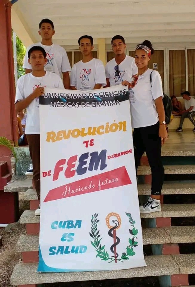 FEEM_Cuba's tweet photo. Patentizaron 🤩 los estudiantes de la #FEEMdeCuba 💙 en Manzanillo, Granma un espacio con nuevas visiones 😌 por un mejor futuro #AquíConCuba, bajo la identidad 🤓 estudiantil desde su Asamblea Municipal. https://t.co/k4qI4TbV2v