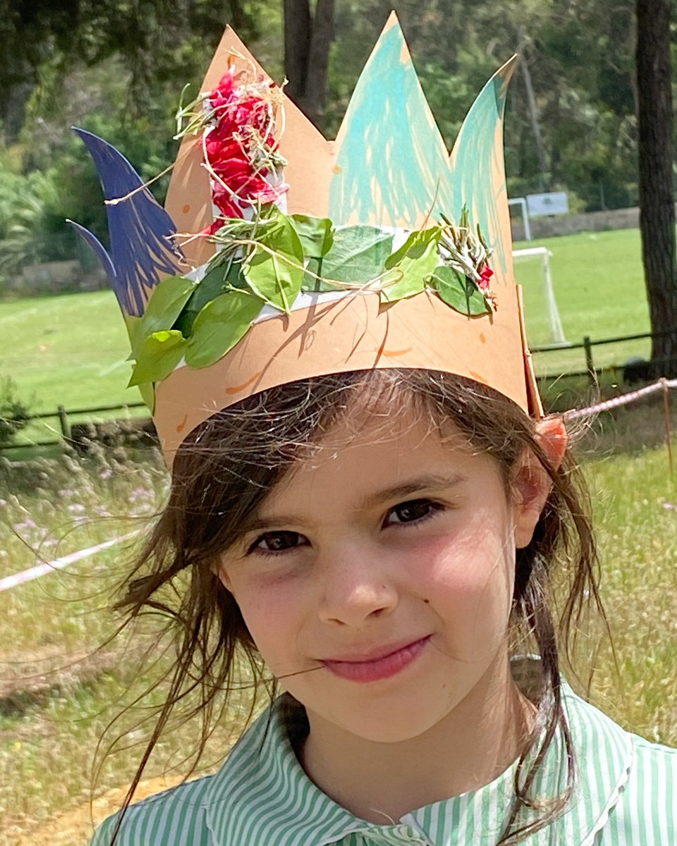 StJuliansPrim's tweet photo. Our children have designed some amazing crowns for the coronation of King Charles III. Tomorrow, we have a special school lunch featuring coronation chicken. Plus, there will be cake for everyone! #StJuliansLisbon #StJuliansPrim #TheJoyOfLearning @theroyalfamily @StJuliansSEED https://t.co/lyJMsnBA9Z