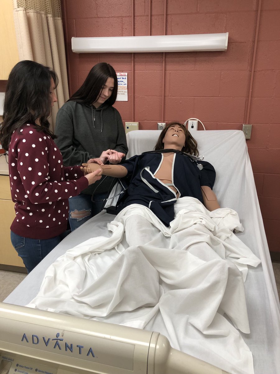 MECTC_Buffalo's tweet image. Multi-Skilled students getting some last minute practice in before next week’s STNA testing. #MSHT #MECTC #STNA