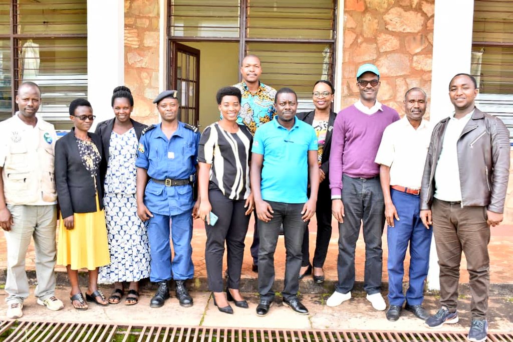 ABPInfos's tweet photo. 1/2 L' équipe du @seppmsan a réuni ce jeudi le comité de pilotage de #PPSAN de @CankuzoProvince en vue de vulgariser le contenu  du projet de prévention de la malnutrition chez les enfants, adolescents et les femmes au #Burundi qui sera bientôt mise en œuvre par l'@UNICEF. https://t.co/oRCcNirYZZ