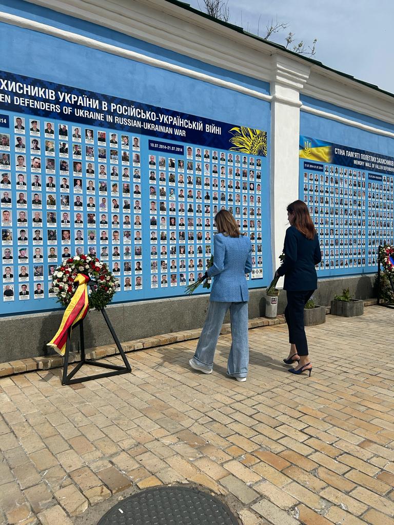 EmineDzheppar's tweet photo. Glad to meet with @irenefellin, @NATO SG Representative for Women,Peace&amp;Security.I told Irene about🇺🇦women who fight for our statehood.We discussed the female human rights defenders in #Crimea who despite🇷🇺repressions continue their important work&amp;the operation of #CrimeaPlatform https://t.co/5c8CvgUcNW