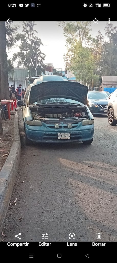 teresacruzherna's tweet photo. Auto causando caos vial, lleva semana vendiendo pan, es un infierno el tráfico,obstruye 1 carril. Canal de Chalco esquina con periférico oriente@LaSEMOVI @OVIALCDMX @Alc_Iztapalapa https://t.co/DJ0jtAFQOd