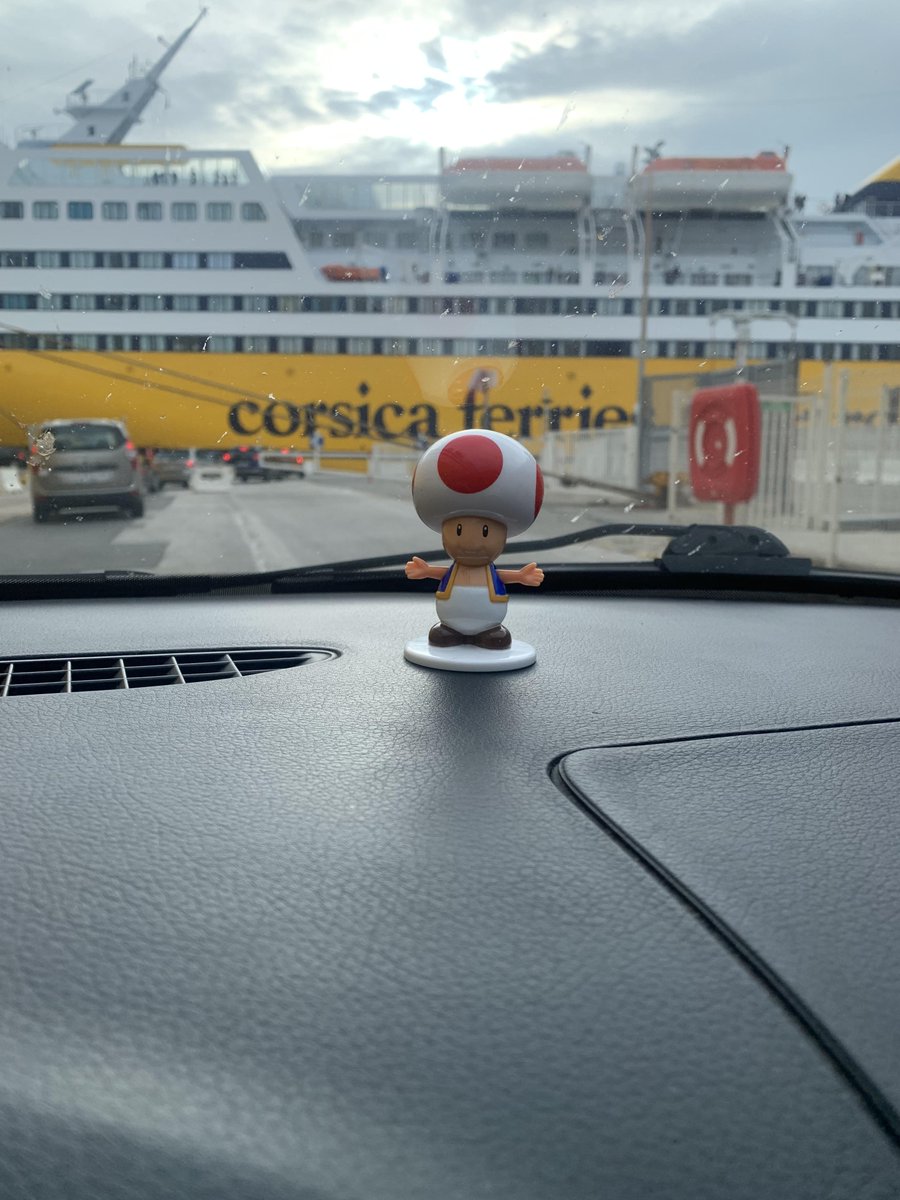 CChalandray's tweet photo. S. est allée en Corse pendant ses vacances avec Tod !  Il a pris le ferry, il a été à la plage et il a vu la mer Méditerranée. La Corse est en Europe et elle appartient à la France. #Eco_ecole #voyage #Todlemonde https://t.co/9hM6uGspWD