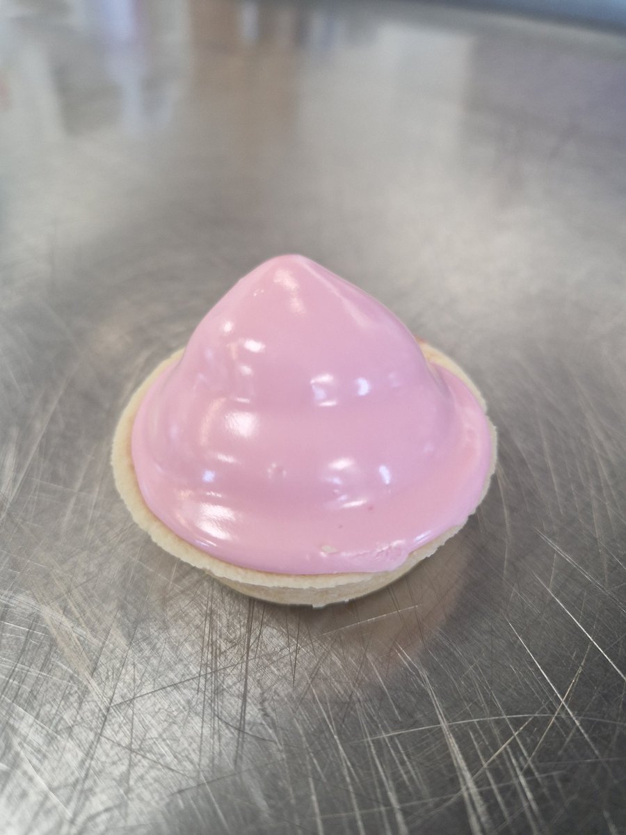 Raspberry Fondant Tarts today @SLCek @DevennyClaire @hvasspastrychef @StellaMcManus @