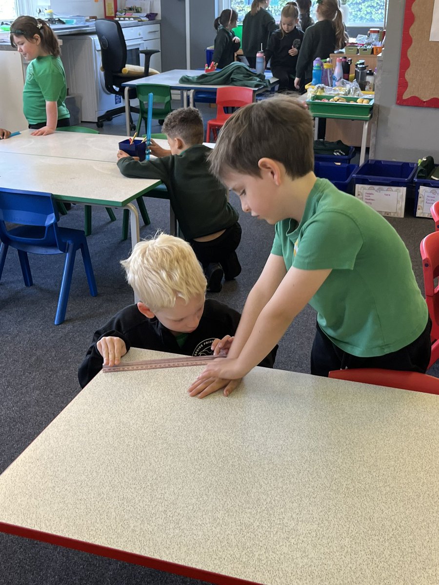 Misbourne_WPA's tweet image. Today we practised our measuring skills in maths using rulers 😃 #watersidemaths