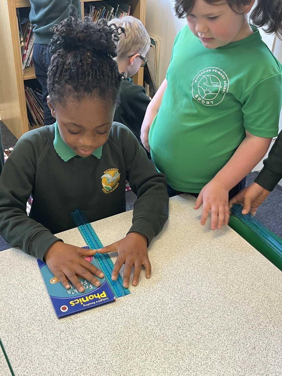 Misbourne_WPA's tweet image. Today we practised our measuring skills in maths using rulers 😃 #watersidemaths