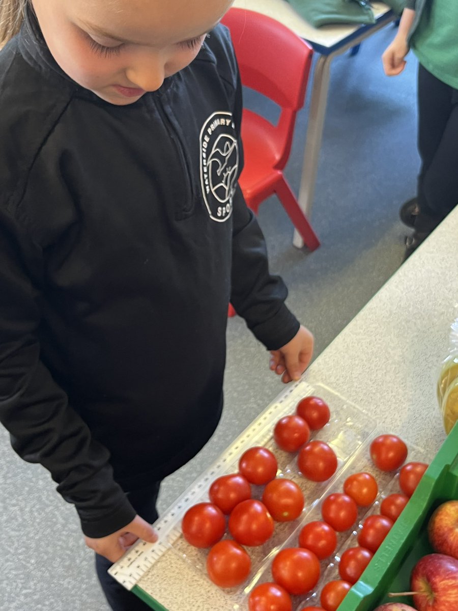 Misbourne_WPA's tweet image. Today we practised our measuring skills in maths using rulers 😃 #watersidemaths