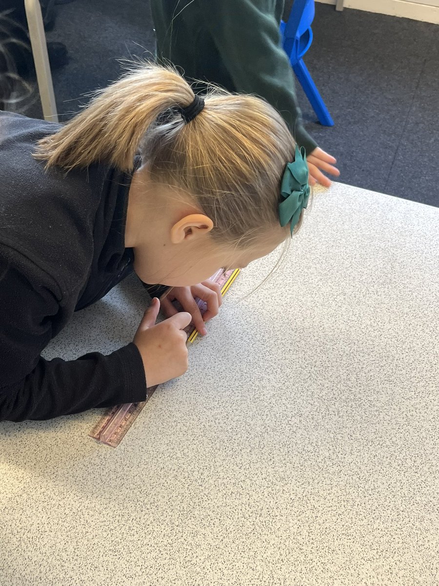 Misbourne_WPA's tweet image. Today we practised our measuring skills in maths using rulers 😃 #watersidemaths