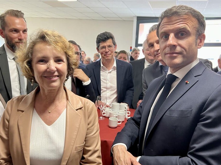 MA_Debon's tweet photo. Les métiers des transports publics offrent un formidable tremplin aux élèves des lycées professionnels.

En 2022, #Keolis a recruté ➕1300 jeunes de ➖25 ans et nos besoins à venir sont importants.

Nos métiers sont clés pour la décarbonation de l’économie et l’inclusion sociale. https://t.co/a6JUHsDkIQ