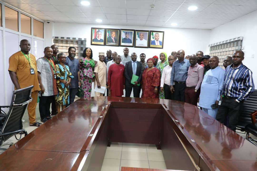 HYPREPNigeria's tweet photo. The newly appointed Project Coordinator of the Hydrocarbon Pollution Remediation Project (HYPREP), Professor Nenibarini Zabbey officially resumes at the PCO after the outgoing, Project Coordinator, Dr. Ferdinand Giadom (MFR,FNAEGE) handed over to him.@FMEnvng @UNEP https://t.co/oEBr8Qwinw