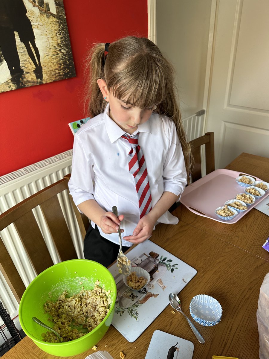 ⁦<a href="/MissGillespiee/">Miss.Gillespie</a>⁩ Skye is sorting some snacks for the p4G tea party