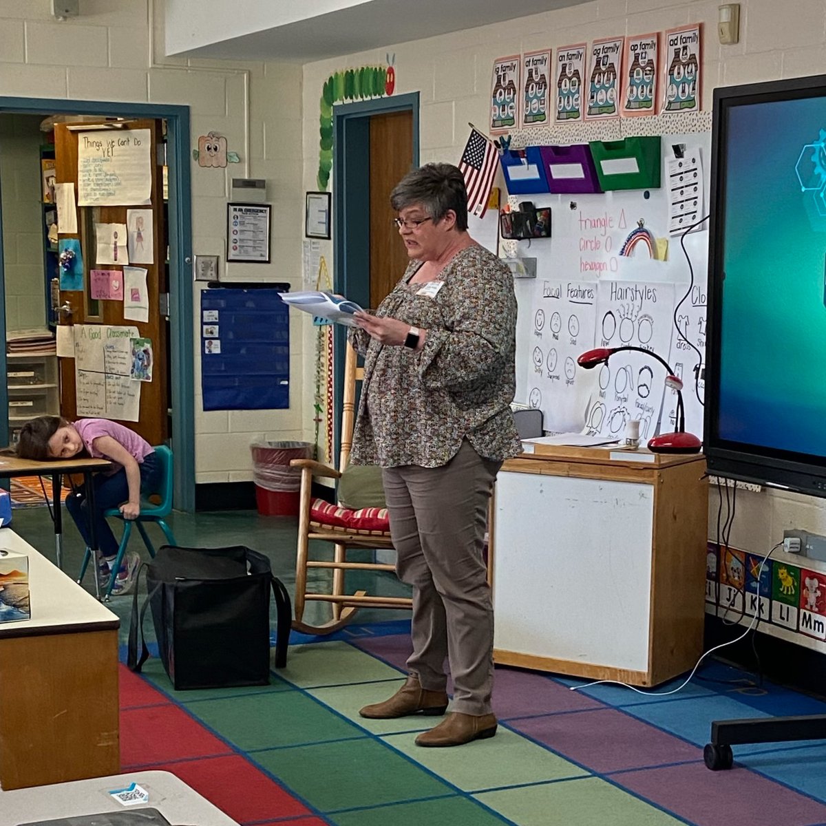 CitizensBankSC's tweet photo. TCB Banker Lindsey Mullis teaching the importance of saving to Mrs. Jennifer Lynch’s 5K class at South Side Elementary.

#TCBCommunityCares 
#TeachChildrenToSave 

Member FDIC https://t.co/gJAuMlazs6