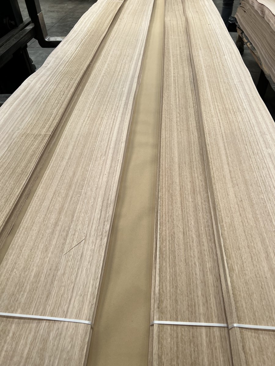 ChapasMunoz's tweet photo. Eucalyptus Wood Veneer.

#woodworking #furniture #interiordesign #muebles #wood #woodveneer #veneers #design #architecture #project #decoracion #proyectos #arquitecturamadera #chapamadera #arquitectura #interiorismo #diseño #diseñodeinteriores #madera #woodveneers #eucalipto https://t.co/kL0Nutj2ud