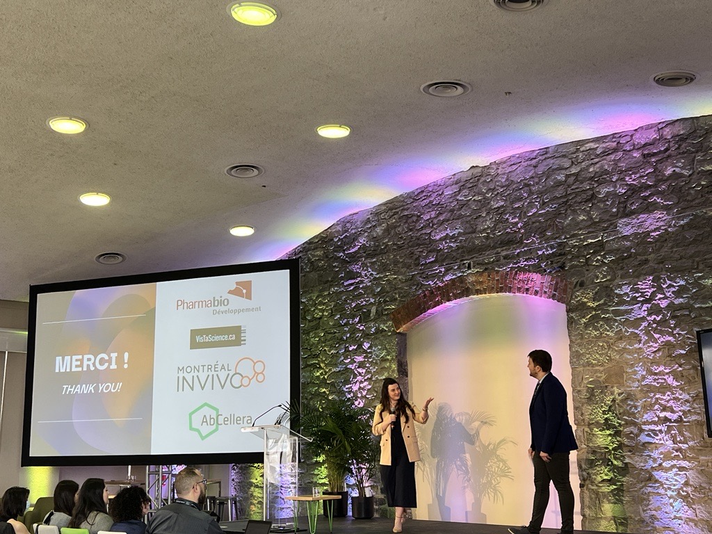 Les finalistes du concours « Raconte ta recherche en 180 secondes » s'apprêtent à monter sur scène pour présenter leur projet de recherche. On leur souhaite à tous et à toutes, bonne chance ! <a href="/AbCelleraBio/">AbCellera</a> <a href="/PharmabioDev/">Pharmabio</a> 

#effervescencemtl