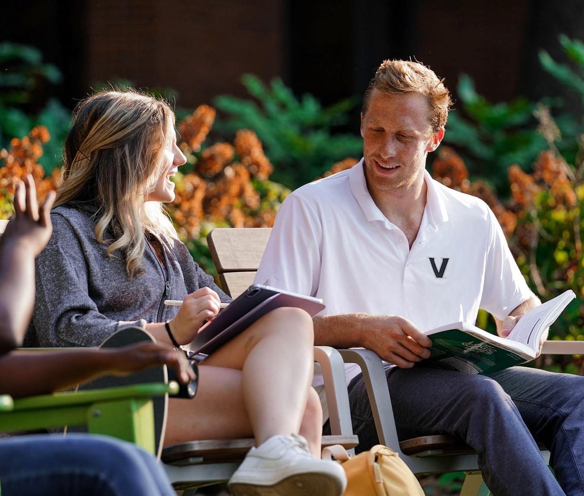 VandySpirit's tweet image. Good luck to everyone on the last day of finals and safe travels heading home for the summer 📚

#AnchorDown • #VandyCheer