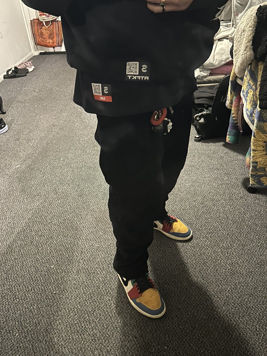 AwestOne_AG's tweet photo. The way the @RTFKT Genesis Tโs layer up with the hoodies is ๐๐ผ๐๐ผ๐๐ผ Canโt fuckin wait to get the pants and Cirls in next. #LayerPlayer https://t.co/EkBCUzqoZX