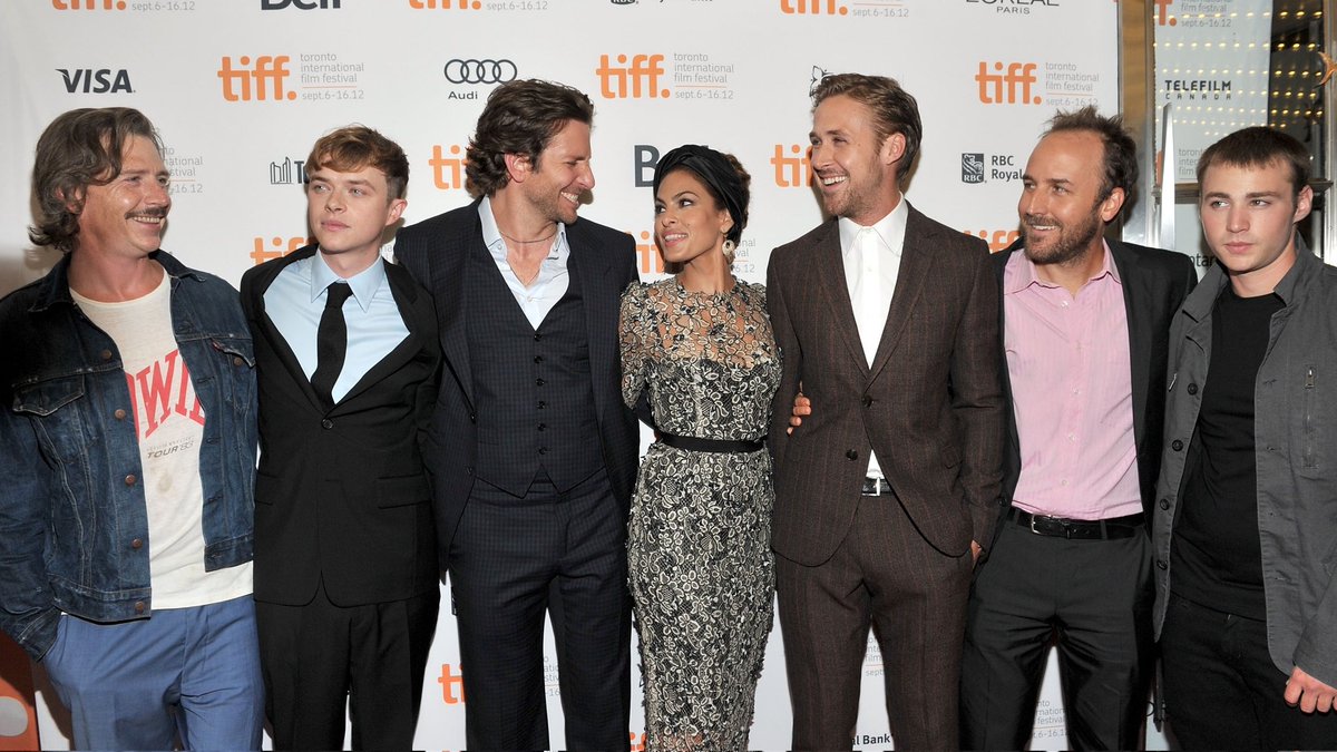 PlaceBeyondRP's tweet photo. 𝖭𝐰Entry | 𝖶𝑒𝖻®: Special Screening!
© #ThePlaceBeyondthePinesRP ⛰️

The cast of The Place Beyond the Pines attends the Toronto International Film event for a special screening. https://t.co/AEargE3bqf