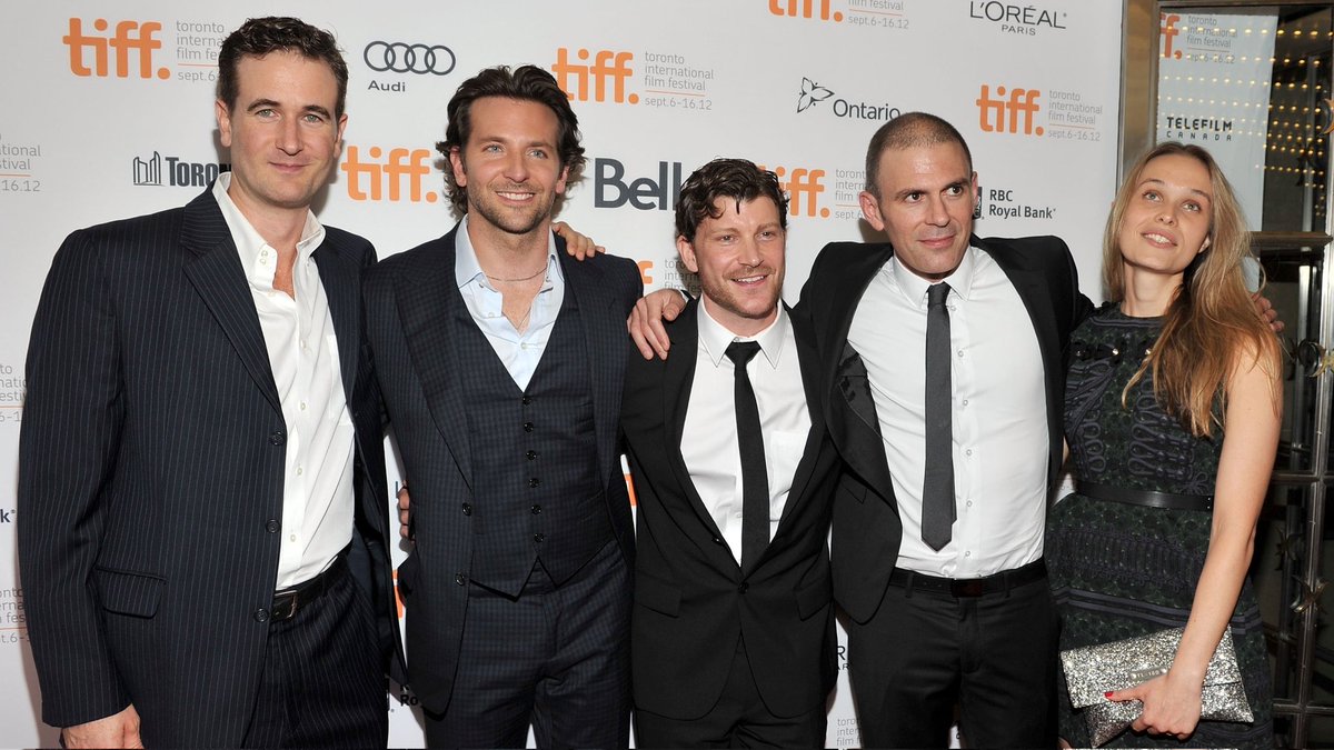 PlaceBeyondRP's tweet photo. 𝖭𝐰Entry | 𝖶𝑒𝖻®: Special Screening!
© #ThePlaceBeyondthePinesRP ⛰️

The cast of The Place Beyond the Pines attends the Toronto International Film event for a special screening. https://t.co/AEargE3bqf