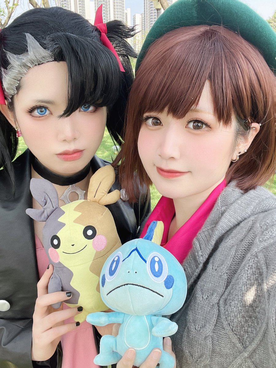 pochimu_zz's tweet photo. ポケモンコスプレ楽しい...死ぬほど暑いけどw☀️🫠
マリィ:@Kakordor 

#ポケットモンスターソード・シールド 
#ポケモン　#コスプレ #マリィ　#ユウリ　#Pokemon #PokemonSwordShield https://t.co/aeDlSfCpkm