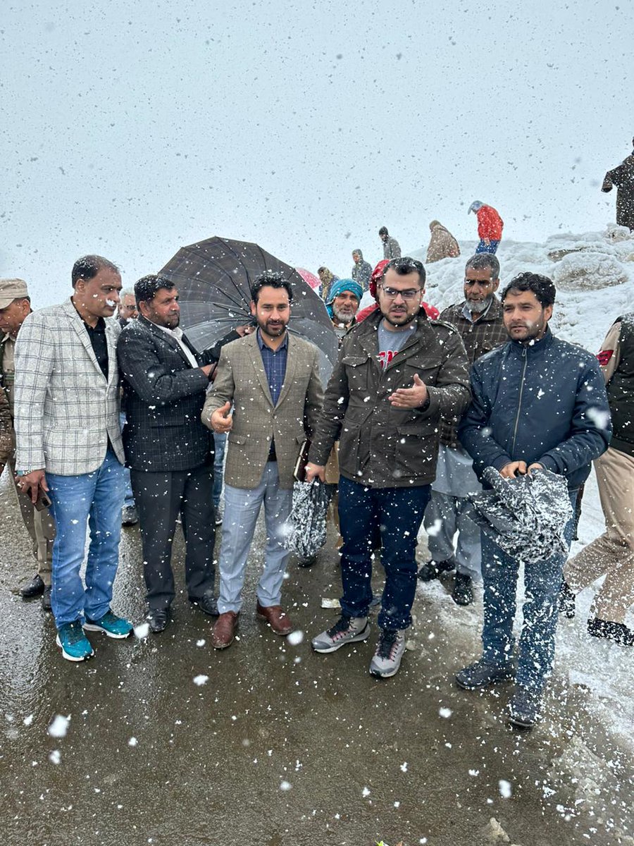 PoonchDm's tweet photo. Today inspected Mughal Road stretch and preparedness for its opening.
- Directed  engineering wing to expedite the process of restoration of traffic on Mughal road.
@diprjk https://t.co/ZHkcvxfWCT
