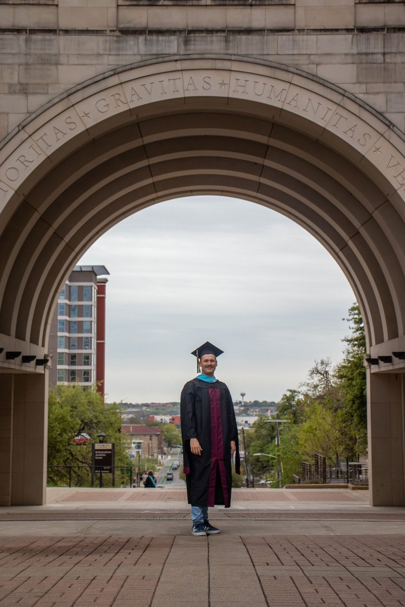 Elbow_78's tweet image. This last law paper for grad school has me by the neck but what are they going to do…fail me?