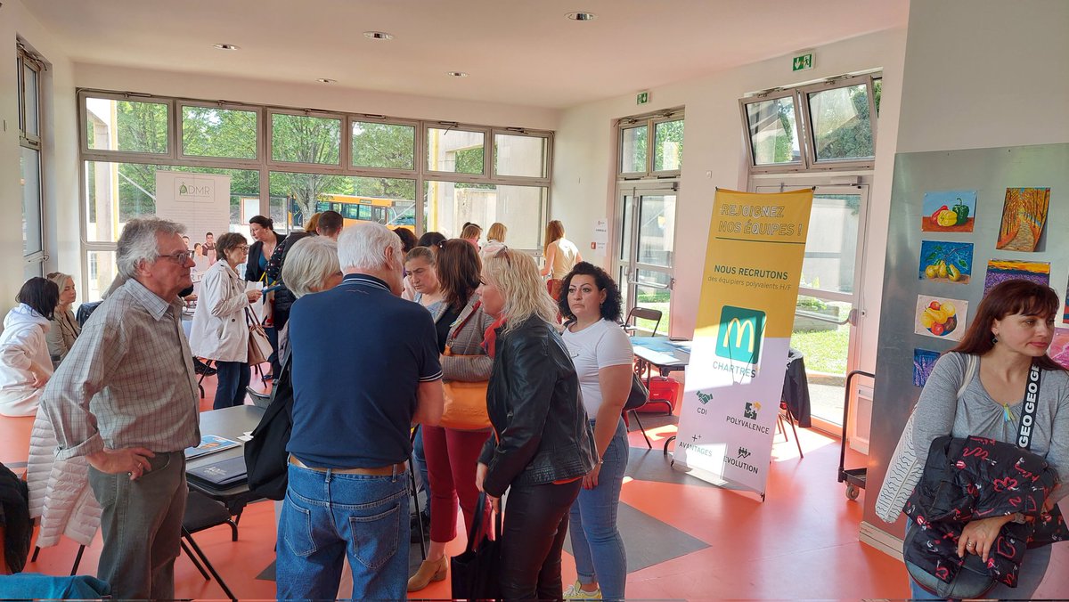 En direct du café #boostemploi dédié aux chercheurs d'emploi #ukrainiens! 10 entreprises rencontrent les nombreux candidats! Nous leur souhaitons de beaux entretiens 🤝🌝🇺🇦🇫🇷 @poleemploi_RCVL <a href="/SabineGerard28/">Sabine GERARD</a> <a href="/eurelien/">Eure-et-Loir</a>