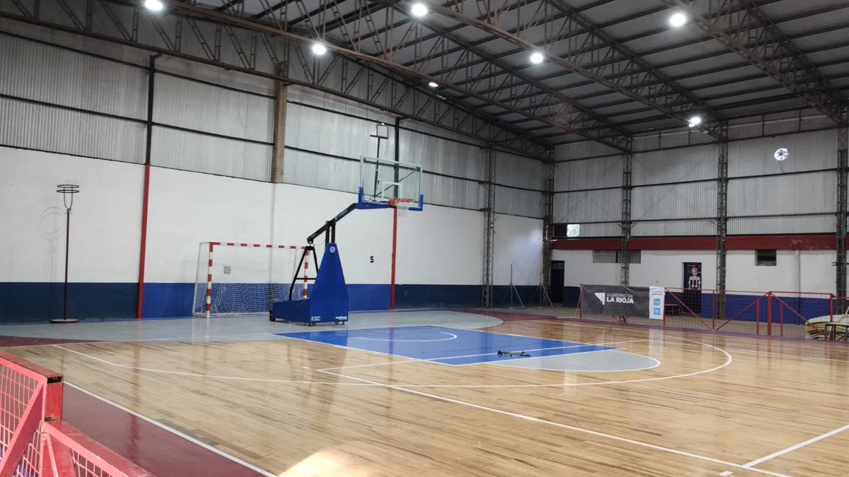AdrianLaRioja's tweet photo. Bombazo Político:

@amolinalarioja acompañado por @Hectorherrerok recorrieron las instalaciones del club unión donde se realizó refacciones. 

Estuvo presente el presidente del club. Al mismo asisten más de 400 personas a diferentes actividades. https://t.co/cPWeXcoeUJ