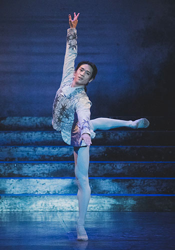 operadebordeaux's tweet photo. La direction de l’Opéra National de Bordeaux est heureuse d’annoncer la nomination de deux étoiles pour son Ballet : Mathilde Froustey et Riku Ota
👉 https://t.co/iCojONPI67 
#BalletONB #operadebordeaux⭐️ @BDX_Culture @NvelleAquitaine @MinistereCC #donquichotte https://t.co/hiLbqy3qbG