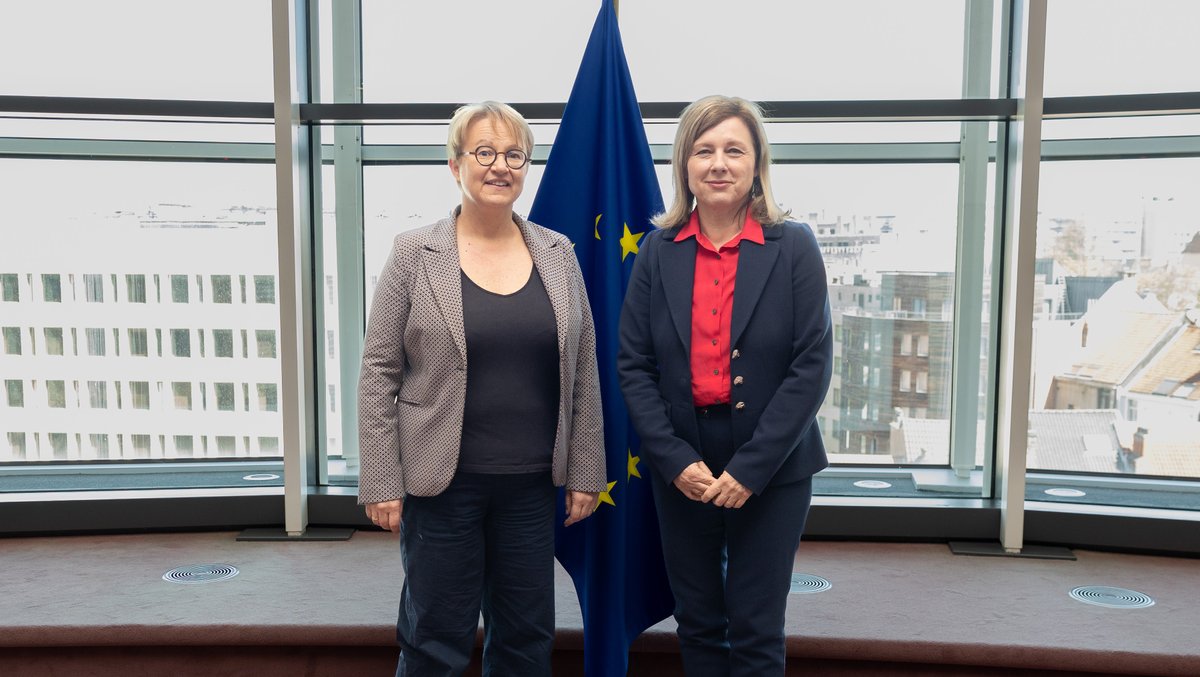 Věra Jourová tweet media