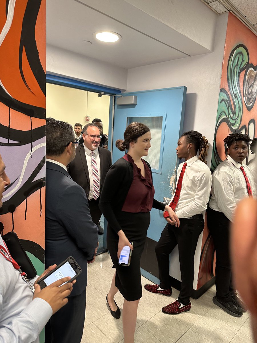 CROEAcosta's tweet image. Today, ⁦@SecCardona⁩ witnessed some of the innovative programs offered ⁦@TurnerTechHS⁩ ⁦@MDCPSCentral⁩. Thank you for the visit and welcome to Miami! 
#YourBestChoiceMDCPS

⁦@SuptDotres⁩ ⁦@MjLewis13⁩ ⁦@MDCPS⁩ ⁦@MDCPSOperations⁩