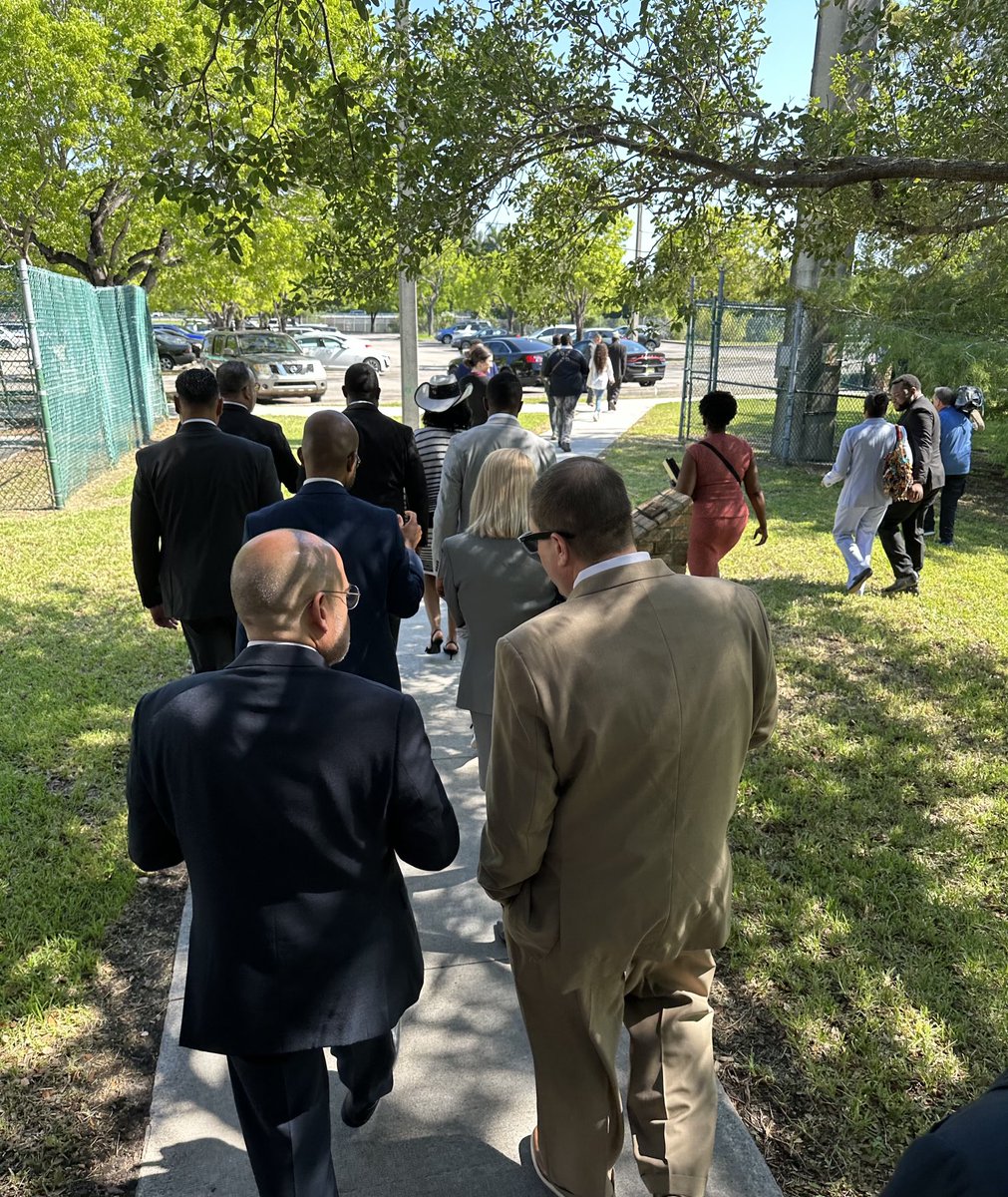 CROEAcosta's tweet image. Today, ⁦@SecCardona⁩ witnessed some of the innovative programs offered ⁦@TurnerTechHS⁩ ⁦@MDCPSCentral⁩. Thank you for the visit and welcome to Miami! 
#YourBestChoiceMDCPS

⁦@SuptDotres⁩ ⁦@MjLewis13⁩ ⁦@MDCPS⁩ ⁦@MDCPSOperations⁩