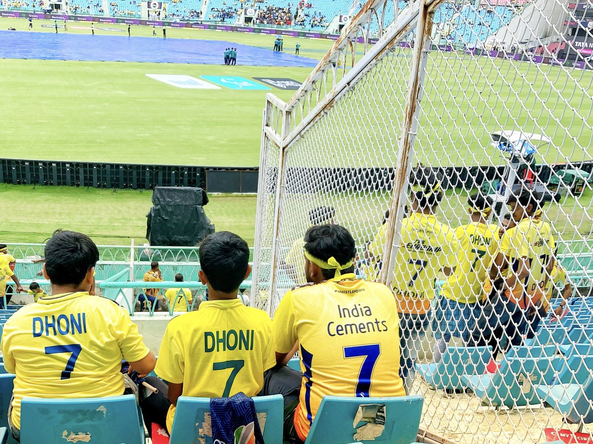 The love for MS Dhoni is undisputed, unparalleled & unquestioned!💛🫶

#CSKvsLSG #LSGvCSK #MSDhoni #ekanacricketstadium