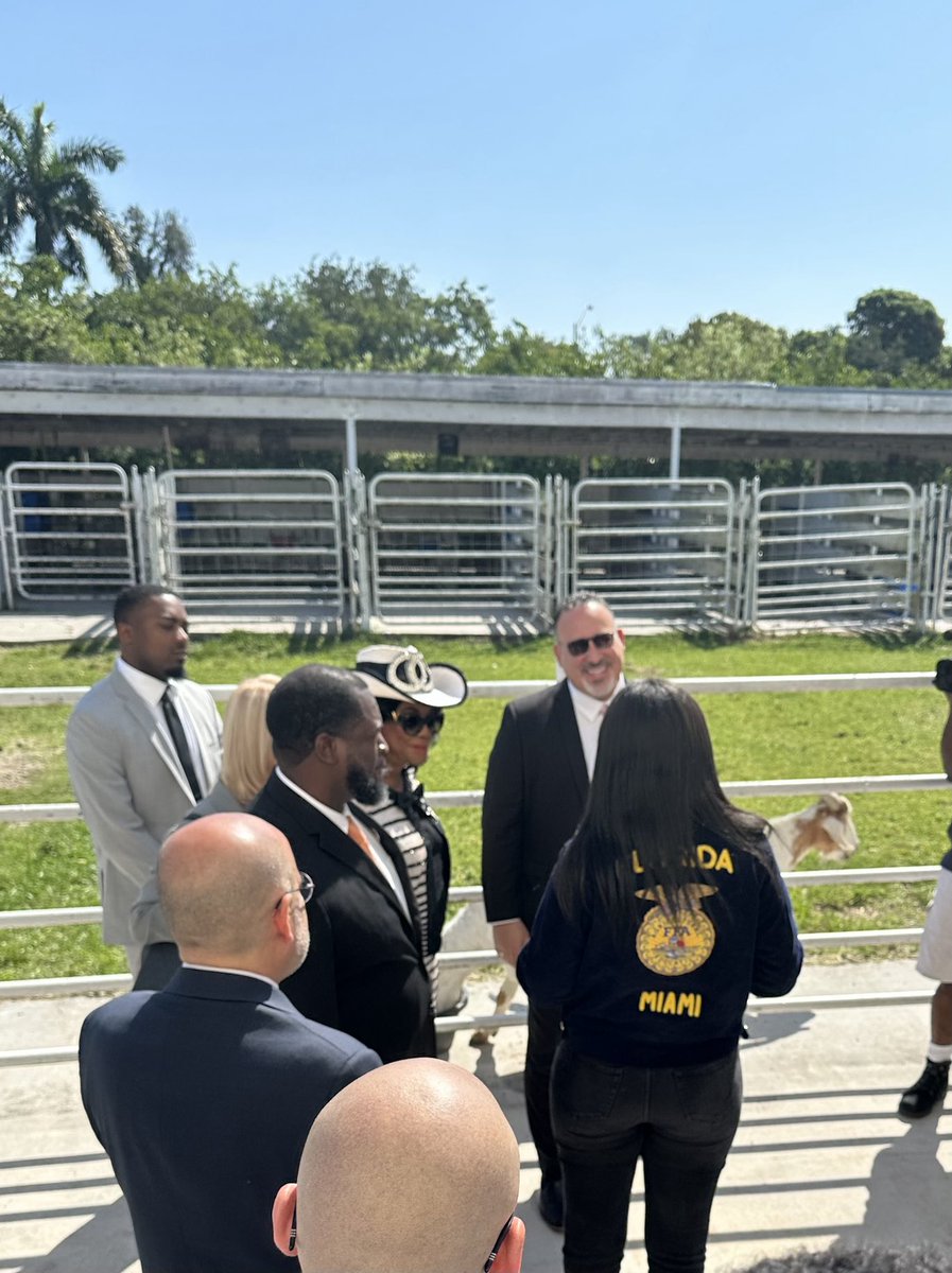 CROEAcosta's tweet image. Today, ⁦@SecCardona⁩ witnessed some of the innovative programs offered ⁦@TurnerTechHS⁩ ⁦@MDCPSCentral⁩. Thank you for the visit and welcome to Miami! 
#YourBestChoiceMDCPS

⁦@SuptDotres⁩ ⁦@MjLewis13⁩ ⁦@MDCPS⁩ ⁦@MDCPSOperations⁩