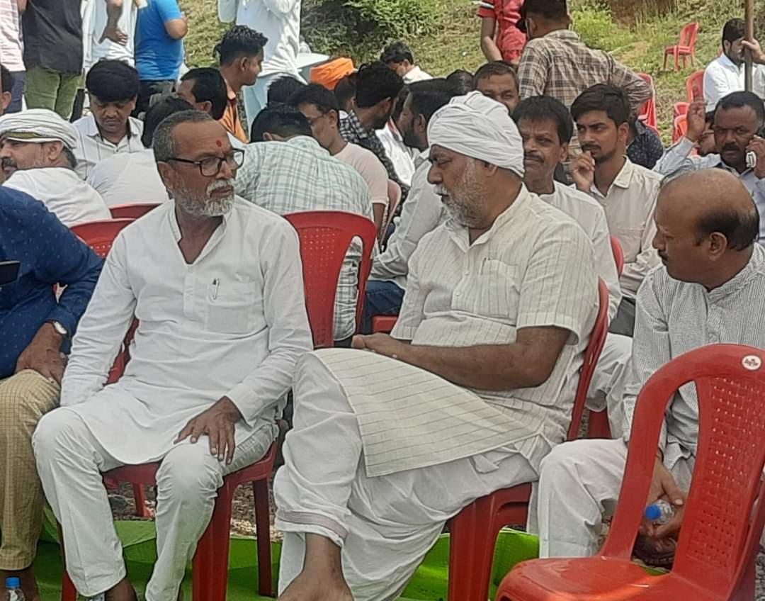 MukeshTandonBJP's tweet photo. भाई साहब श्री प्रह्लाद पटेल जी  के भतीजे और  विधायक श्री जालम सिंह पटेल जी के सुपुत्र स्वर्गीय मणिनागेंद्र सिंह पटेल (मोनू) जी को गोटेगांव स्थित उनके निवास पर पहुंचकर श्रद्धांजलि अर्पित की एवं शोकसंतप्त परिजनों से मिलकर उन्हें सांत्वना दी। https://t.co/F9SlVzm9Yq