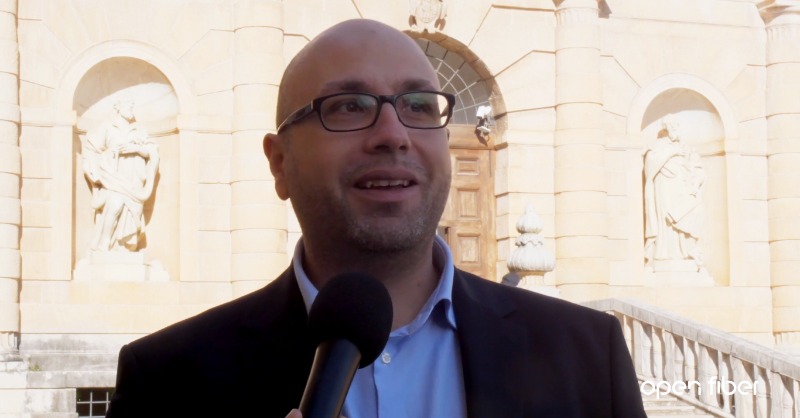 OpenFiberIT's tweet photo. 📌 Vincenzo Spina, Field Manager Coordinator di #OpenFiber, ci illustra i lavori dell’Azienda all'interno della #CertosadiPadula, Patrimonio Unesco, connessa in #fibraottica. ⬇️