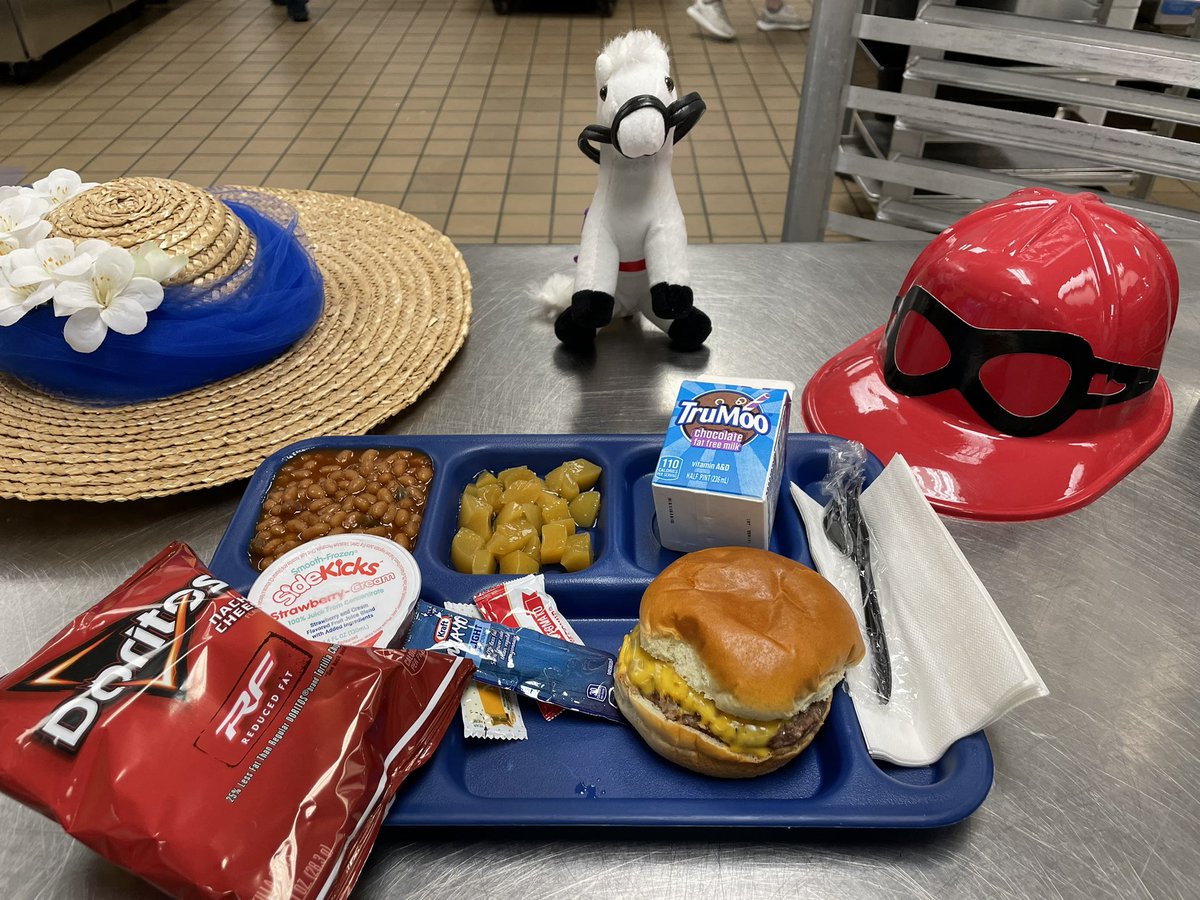 Mustangcafe502's tweet photo. Chow Wagon menu today
Bluegrass burgers  &amp; Down home dogs. @jcpsschoolmeals @mooremustangs https://t.co/5F2V0hlRz6