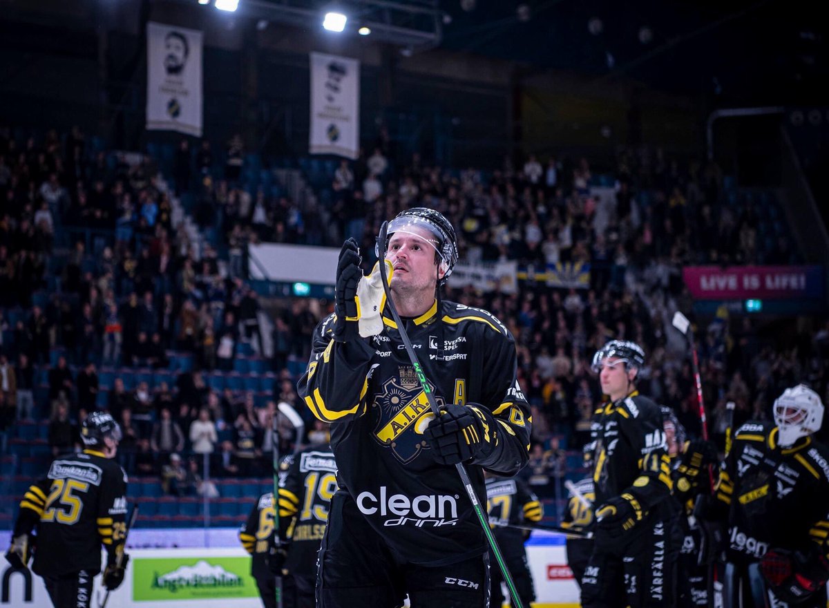deilertalex's tweet photo. Jag har nu tagit ett av det tuffaste beslutet i mitt liv. Jag har bestämt mig för att avsluta min hockeykarriär. Kärleken för hockeyn, alla fantastiska lagkamrater och otroliga supportrar kommer alltid att leva kvar hos mig. Jag kommer sakna hockeyn oändligt ❤️ https://t.co/lla357Ke5C