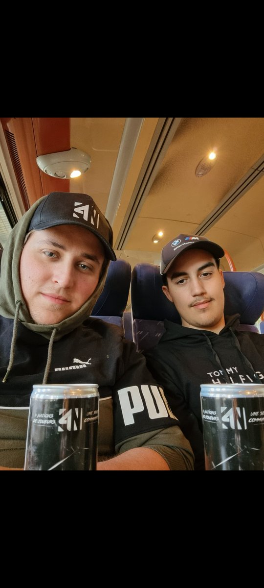 alexdst30's tweet photo. Retour à la maison avec @MahieddineAndy  !!!💪 la petite Boisson et la casquette @4nationsFR  💪💪💪 vous êtes pas prêt !!! https://t.co/5MxClqIMv9