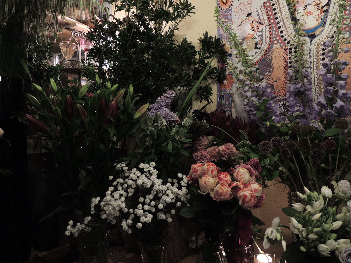 fNZZgQudhOGdrUO's tweet photo. 小学校の同級生が経営してる花屋
「FLOWER FROG」@西千葉 💐
珍しい品種の花が盛りだくさん
#オールドコンデジ
#オールドデジカメ
#Flowerfrog https://t.co/cL67x8H3Qj