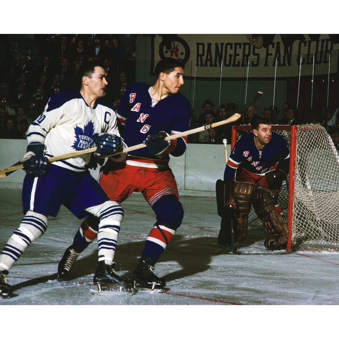 LeiferNeil's tweet photo. New York Rangers goalie, Gump Worsley, stands in the goal alongside teammates Jim Neilson and George Armstrong of the Toronto Maple Leafs at Madison Square Garden.
New York, NY. February 17, 1963.
#NeilLeifer #Photography #Hocket #MSG #Toronto #MapleLeafs #Rangers #NewYork https://t.co/iao0mt3b4y