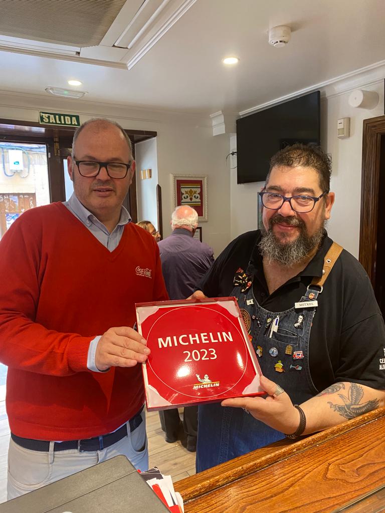 PampRestaurant's tweet photo. pamplonaGaucho: #michelin nuevo galardon para el gran equipo del bar Gaucho muchas gracias.#pintxos #grancicinanavarraenminiatura #Iruña #Pamplona https://t.co/HieZvSUCVg