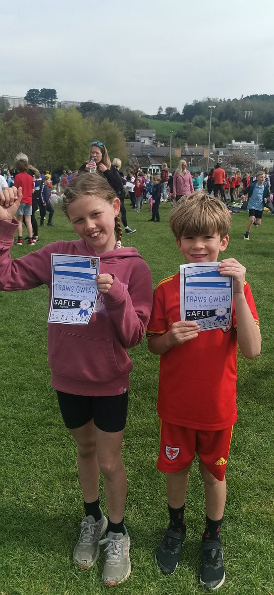 Y dwbl i flwyddyn 3! 🥇🥇🏃‍♀️🏃
The double for year 3! 🥇🥇🏃🏃‍♀️