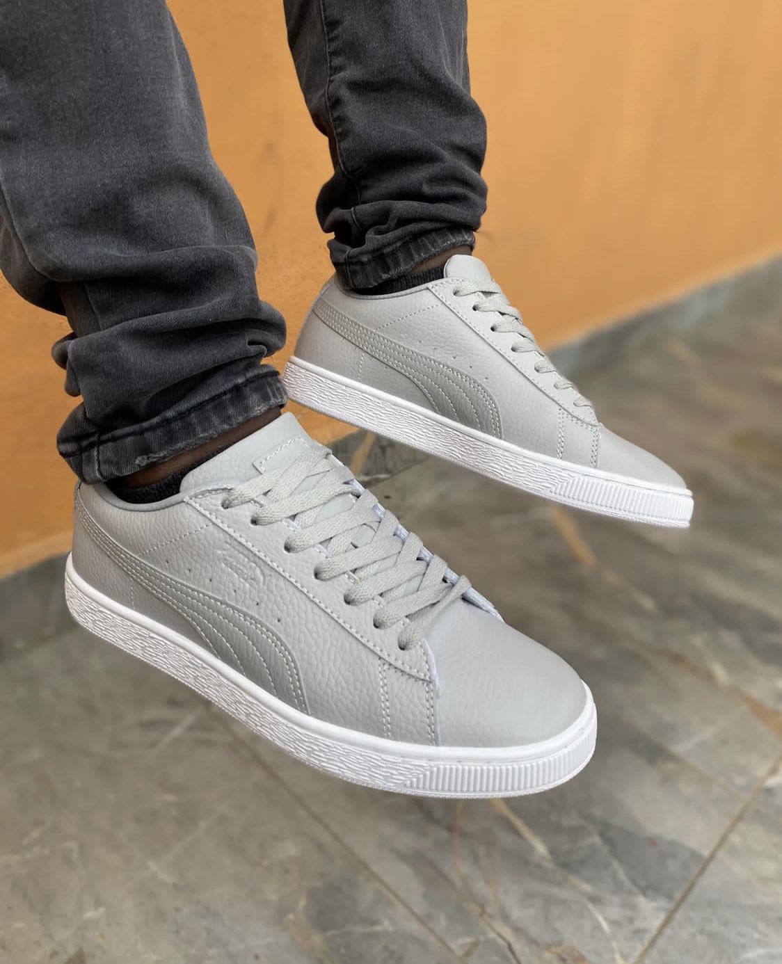 WhiteLight Stores Kenya on X Puma Suede Sizes 40 41 42 43 44 45. Retail 3 800 only Quality Rubber Sole Whatsapp call 0708749473 Delivery countrywide FREE pair of socks viatuke https t iaUfRbMn2a X