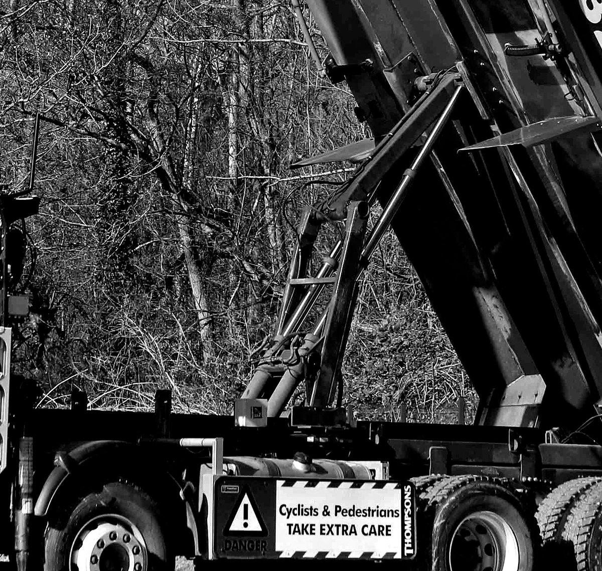 The Harsh J100 pictured here for 8x4 and 6x4 tipper grabs.  Its high performance and fastest tipping cycle make it ideal for your tipper grabs.

#Tipper #Ram #Trucks