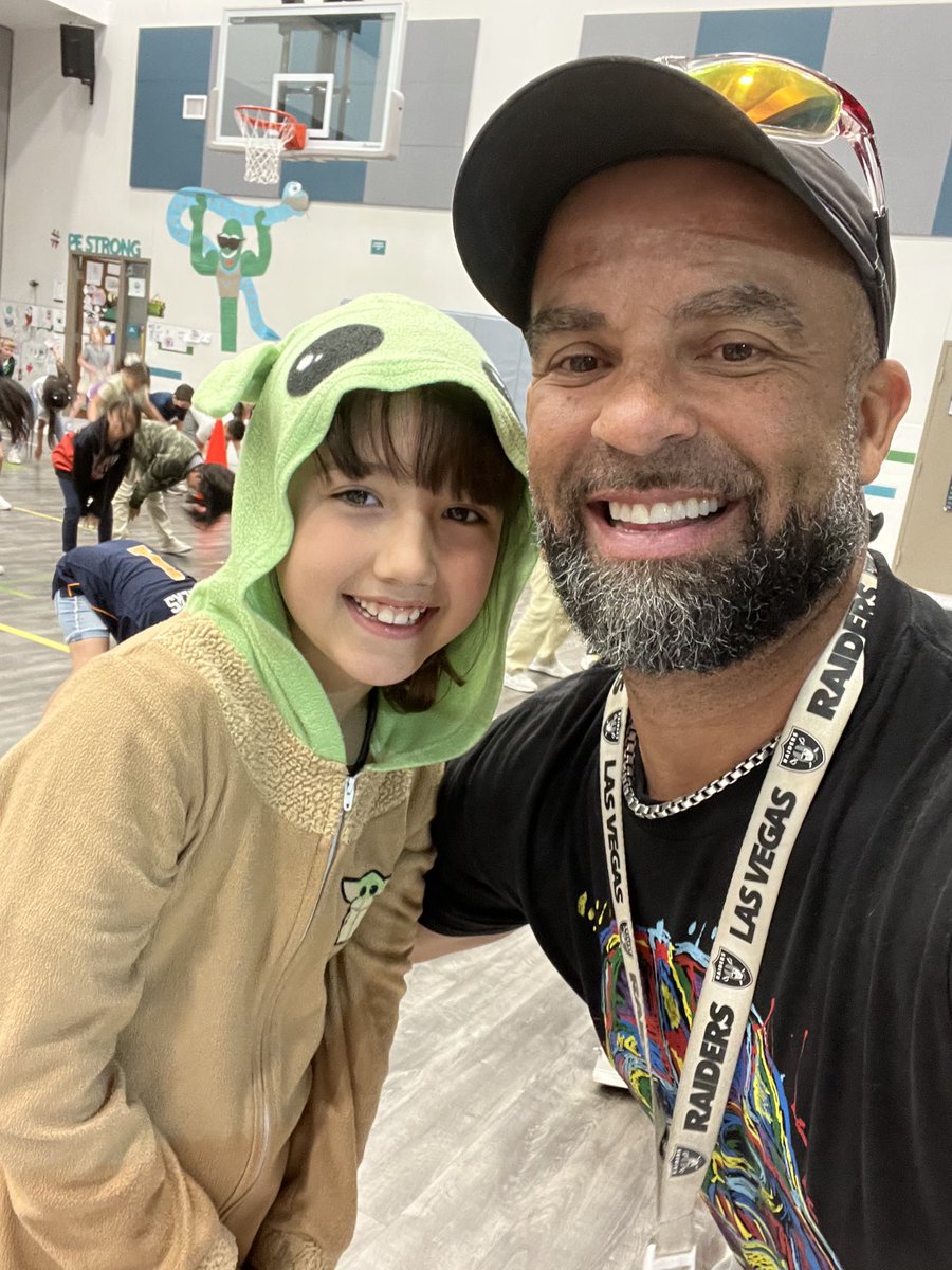 JHill_CTES's tweet photo. 🎵This is how we do it🎶 May the 4th Be with you -El Paso
#blessed2Bme #CTEalwaysONpoint https://t.co/VkYbGtEK3x