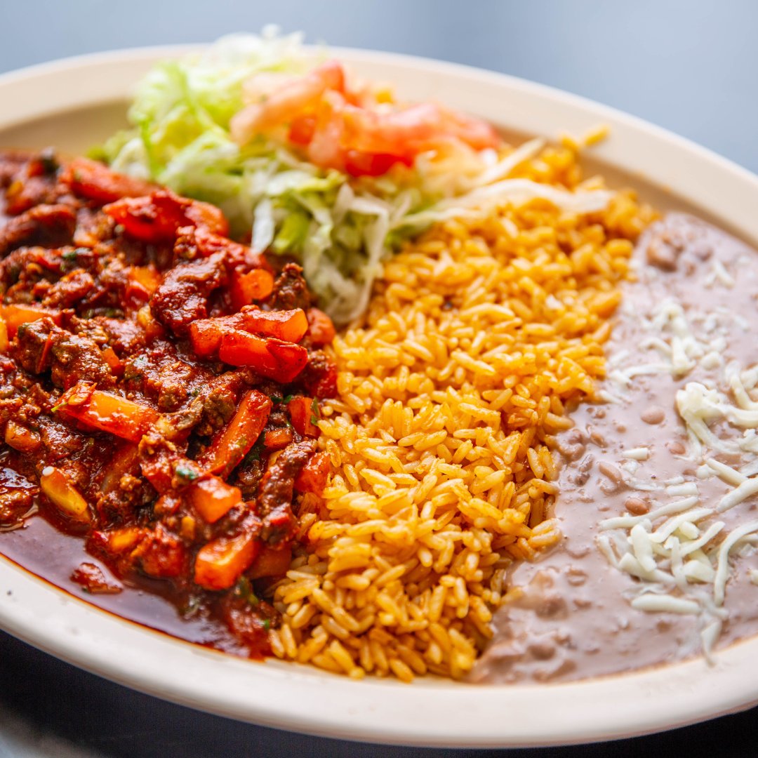 We're turning up the heat this Saturday🔥 This Bistec A la Mexicana will be waiting for you!
.
#ElFamousBurrito #fajitas #chicagofoodauthority #fabfoodchicago #bestfoodchicago #YelpChicago #mexican #likefoodchicago #mexicanfood #asada #lengua #wheeling #glendale #lombard