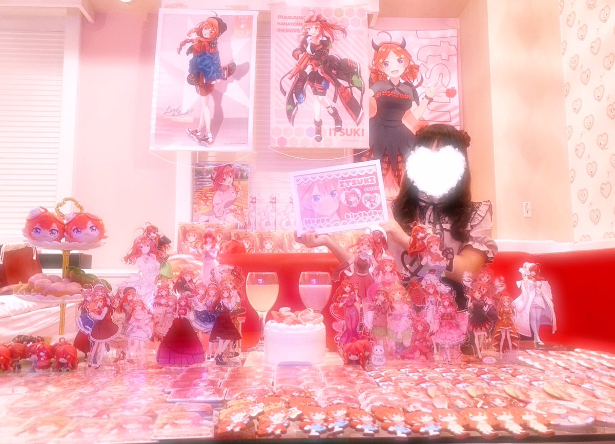 Riu0503's tweet photo. ★生誕祭   祭壇★

୨୧┈┈┈┈┈┈┈┈┈┈┈┈┈┈┈┈┈┈୨୧
世界で1番可愛い五月ちゃん      
                        お誕生日おめでとう♡
୨୧┈┈┈┈┈┈┈┈┈┈┈┈┈┈┈┈┈┈୨୧
今年もお祝いできてよかったよ♡
来年はもっと大きなケーキ用意するね♡

 #生誕祭  #祭壇   #五等分の花嫁 https://t.co/j4K8AaroHO