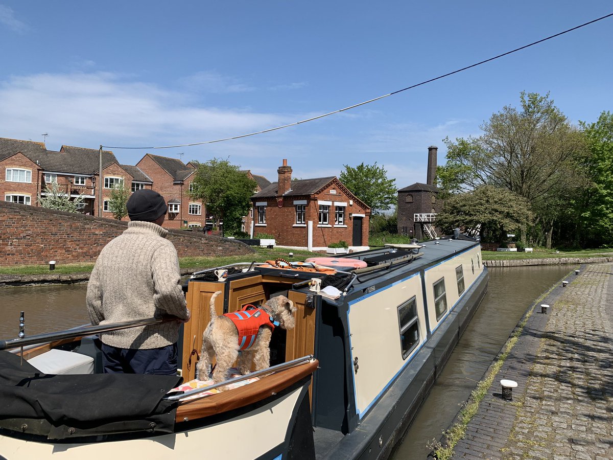 We’ve moved onto a different canal pals #OxfordCanal #HawksburyJunction