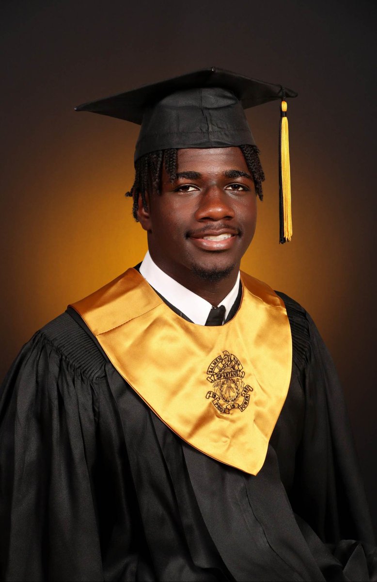 CasnaveIssac's tweet photo. Graduation Today🎓‼️It's been an Amazing Journey. I thank God, my family and the village that helped me reached this point. 🙏🏿 🙌🏿 It's only up from here ⬆️⭐️ https://t.co/UpiM3NLmhu